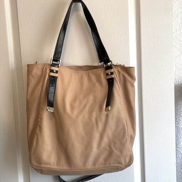 Cole Haan Large Leather Hand Bag with Shoulder Strap. Beige. - Picture 3 of 10